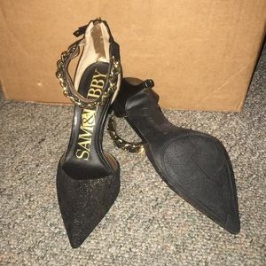 Pointy blk/gold heels, size 8